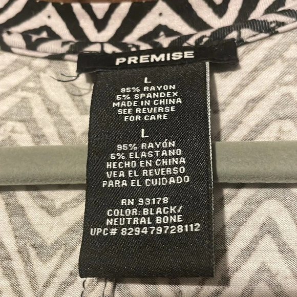 Geometric design womens shirt top size large v bottom and gathering on sleeves - Picture 5 of 5